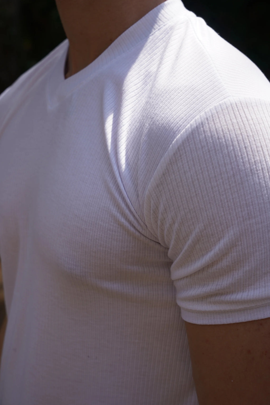 V Yaka Beyaz Tshirt